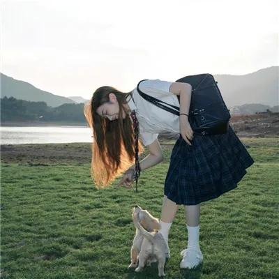 裹头巾的女人